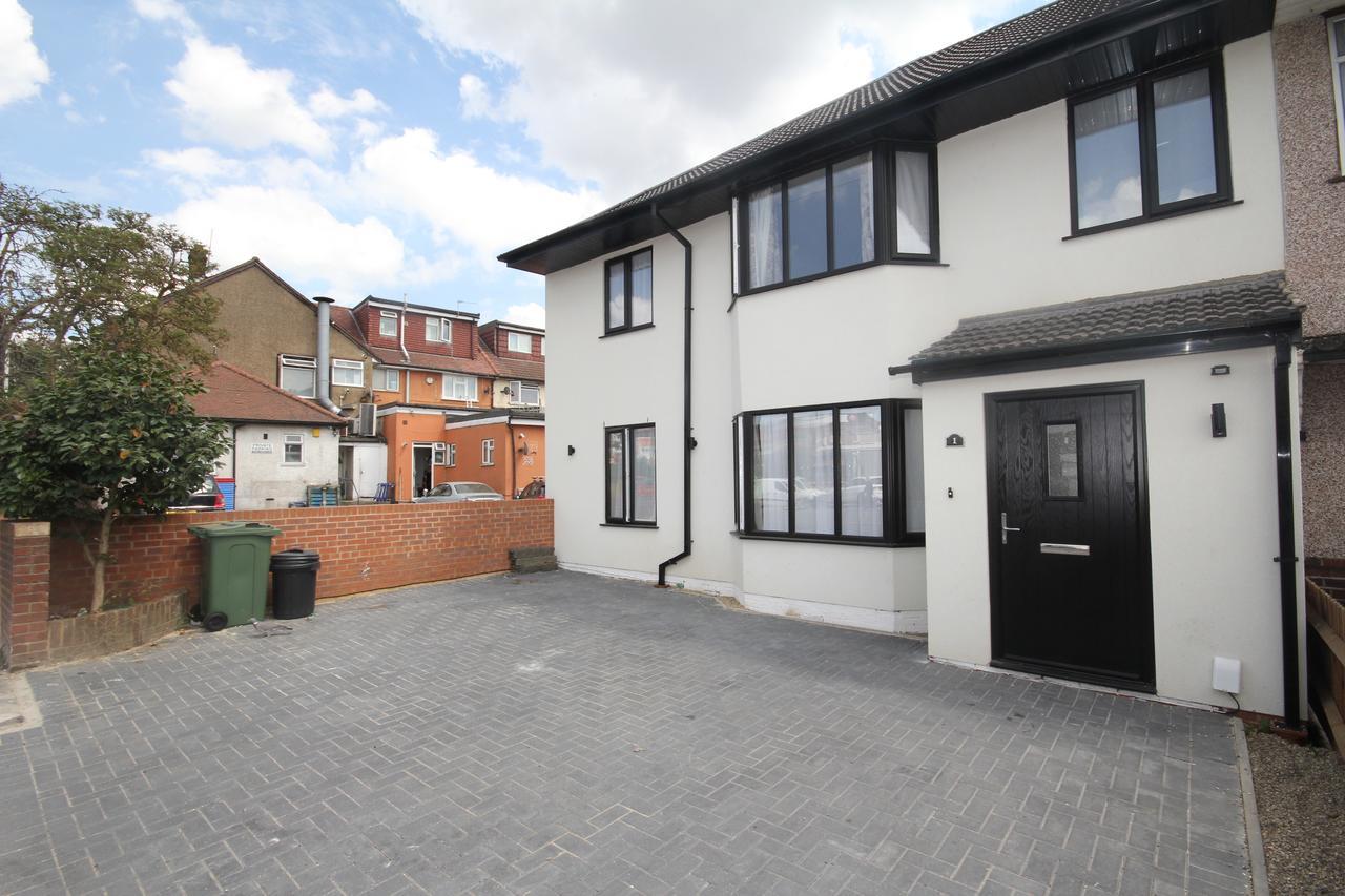 Villa Lee'S House Uxbridge Esterno foto